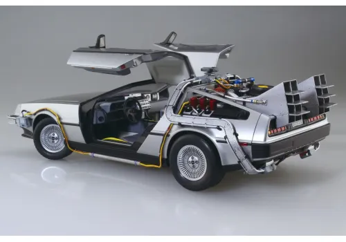 Back to the Future 1/24 Plastic model kit - Time Machine (with Marty McFly figure)- 4 image